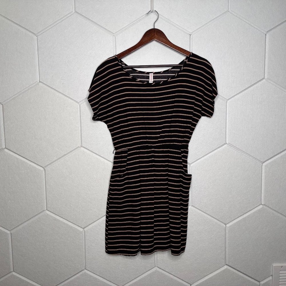 Xhilaration Black and Tan Striped Short Dress with Pockets – Women’s Medium